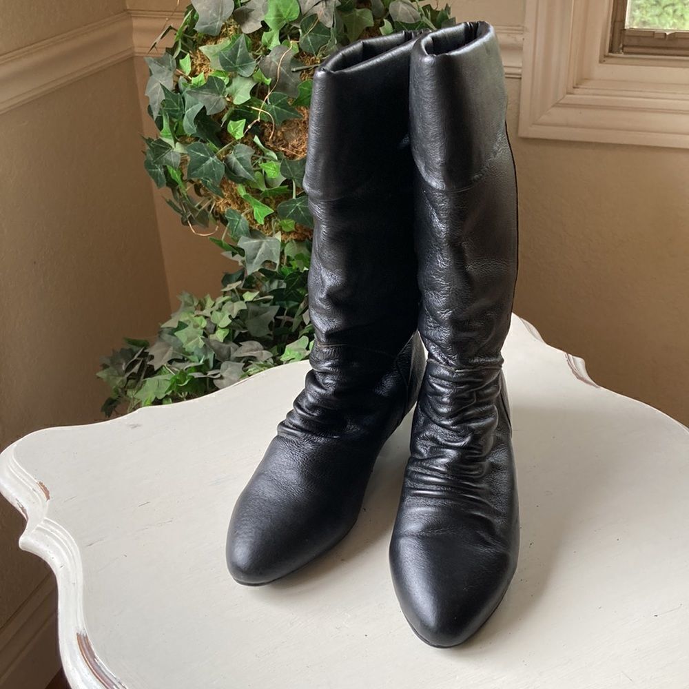 Chinese Laundry Black Leather Cuffed PullOn Boots Size 9M